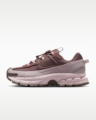 W+NIKE+ZOOM+VOMERO+ROAM.png